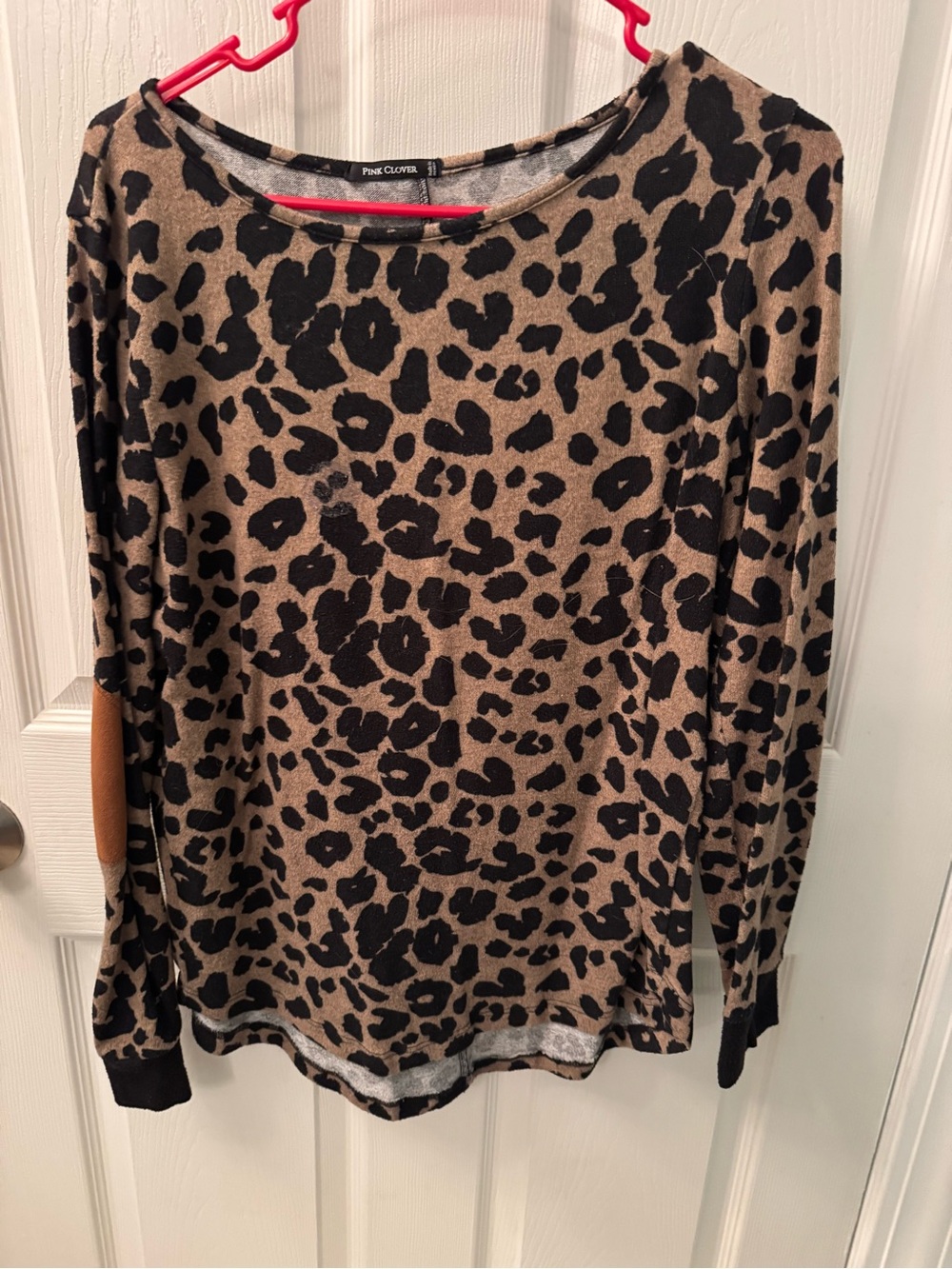 Pink Clover Leopard Print Pullover - Black & Tan